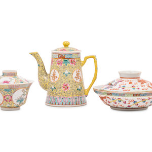 Three Chinese Famille Rose Porcelain 2a9a8a