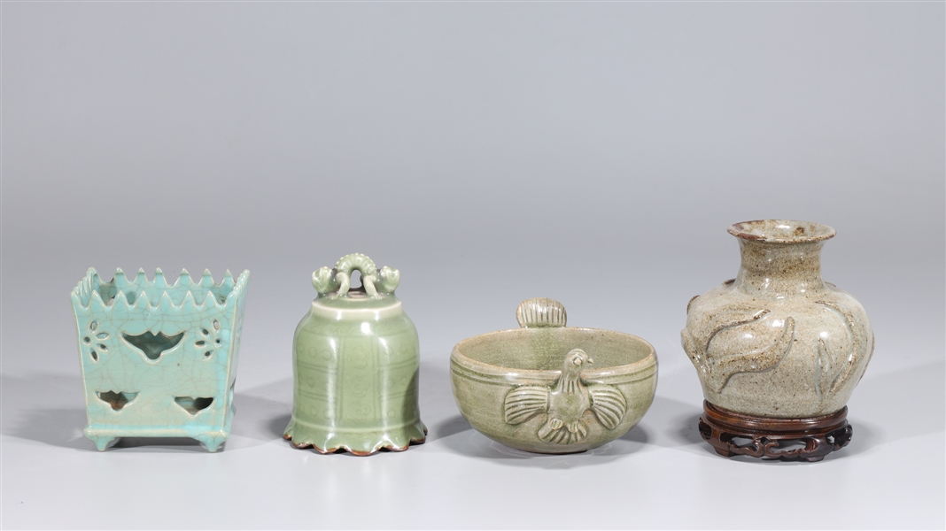 Group of four Chinese celadon ceramics 2acec5