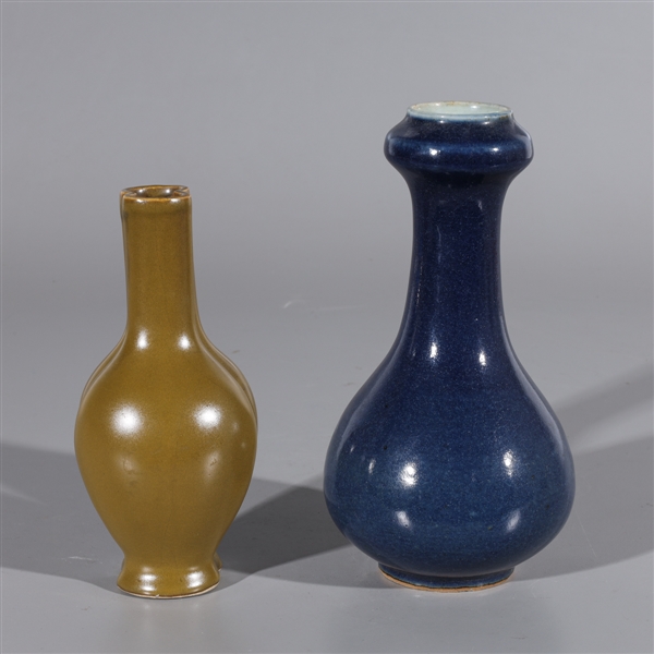 Two Chinese ceramic vases including 2acecb