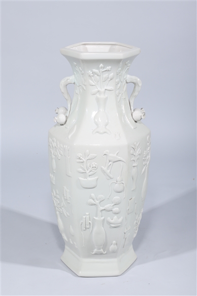 Large white glazed Chinese porcelain 2ad019