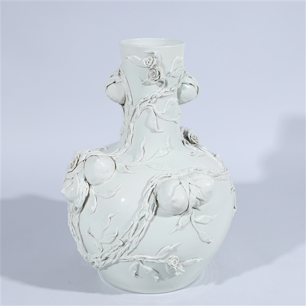 Chinese white glazed porcelain 2ad025