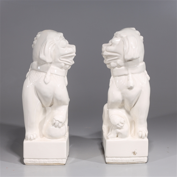 Pair of Chinese porcelain foo lions  2ad04f