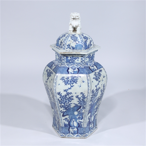 Large Chinese blue and white covered 2ad047
