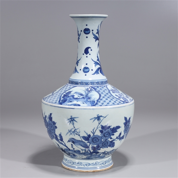 Chine blue and white porcelain vase