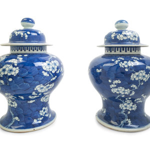A Pair of Chinese Blue and White 2ad223