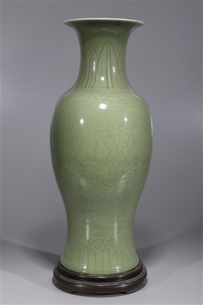 Tall Chinese Ming style celadon 2ad236