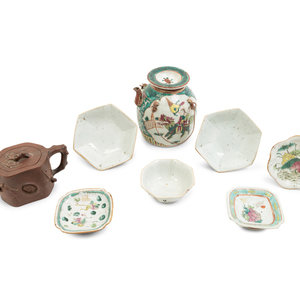 Eight Chinese Porcelain and Pottery 2ad284