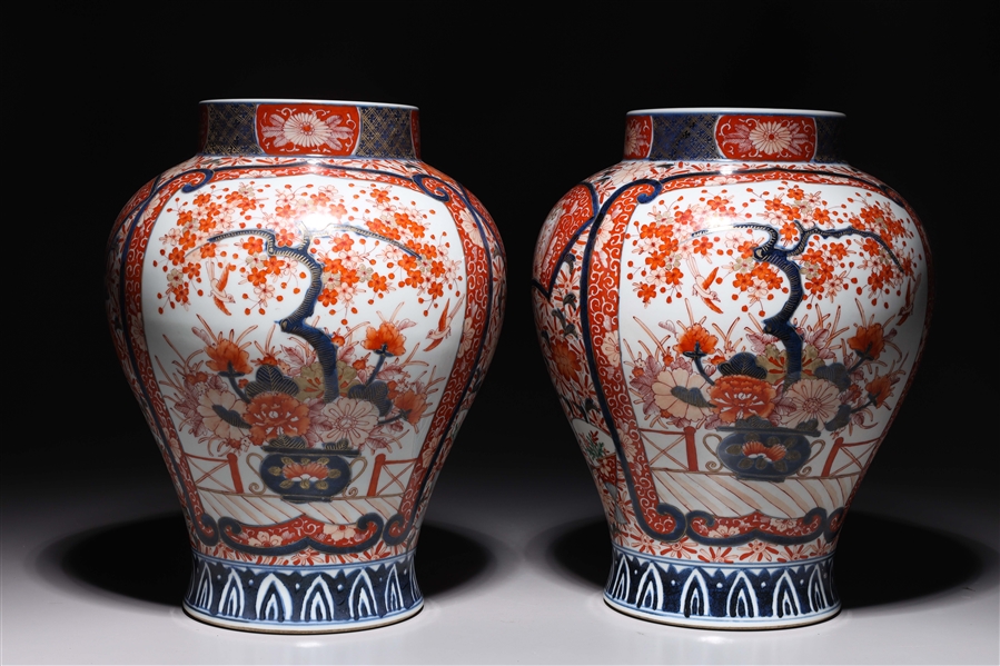 Pair of Chinese Imari style vases 2ad4a9