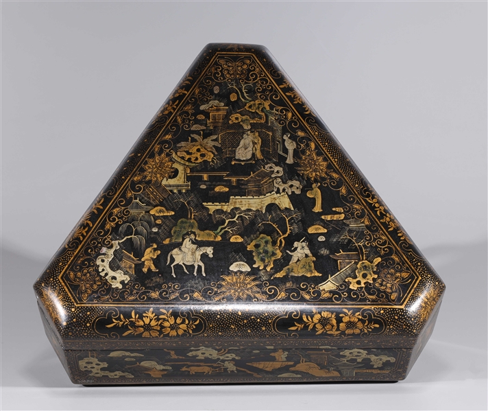 Chinese triangular gilt lacquered 2ad594