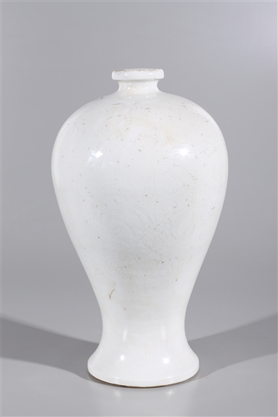 Chinese white glazed Meiping vase