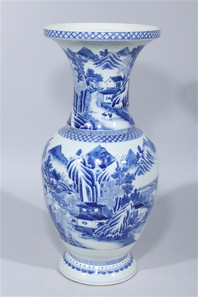 Large Chinese blue and white porcelain 2ad5f8