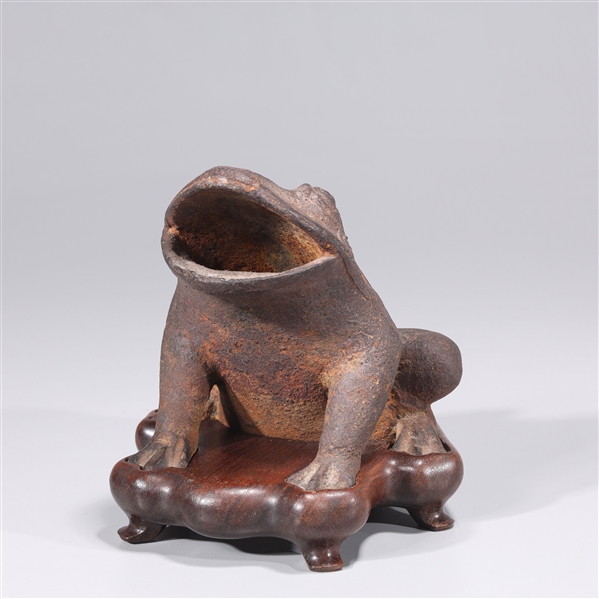 Antique Chinese iron frog with 2ad671