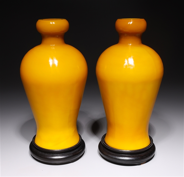 Pair of Chinese yellow Peking glass