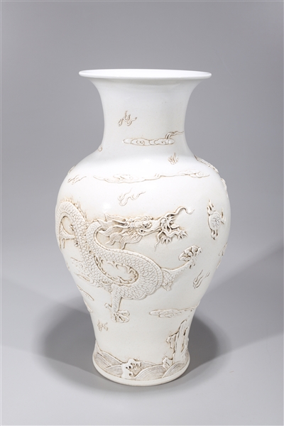 Chinese white glazed molded Qianlong style 2ad6a3
