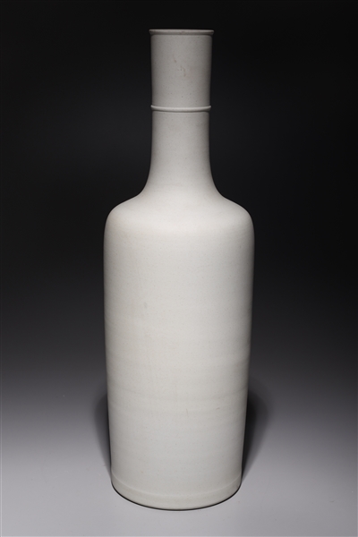 Chinese unglazed porcelain vase  2ad6b6