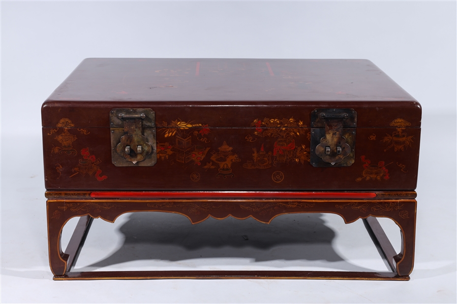 Large Chinese lacquer chest on 2ad785
