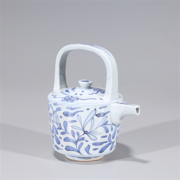 Korean blue and white glazed porcelain 2ad78b