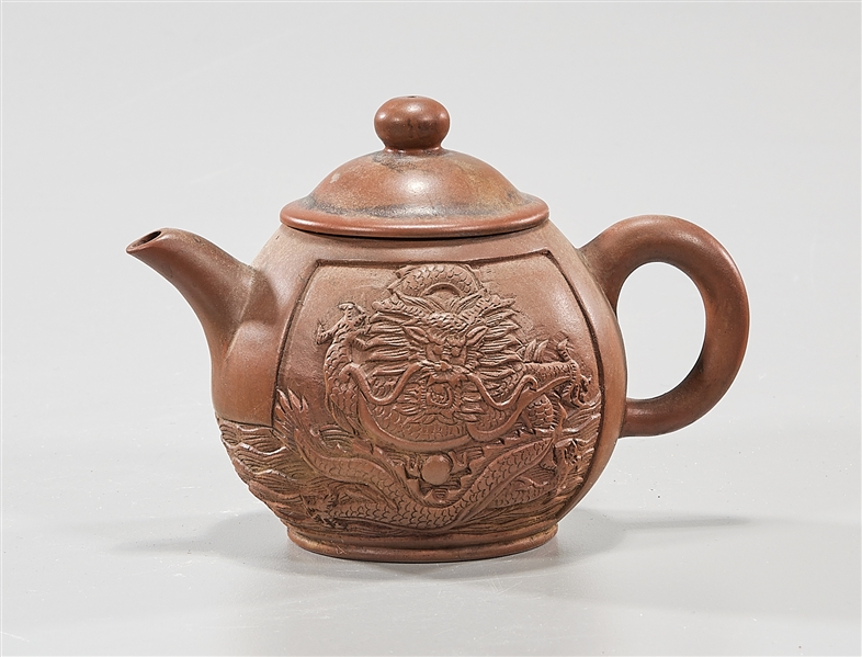 Chinese Yixing pottery teapot;