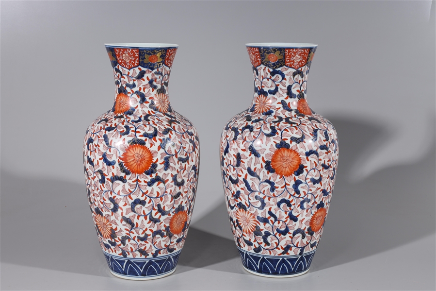 Pair of Chinese porcelain vases 2ad847