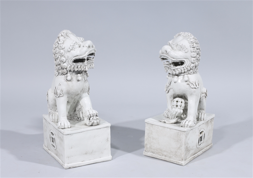 Pair of white Chinese porcelain 2ad860