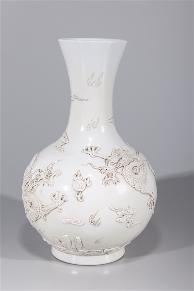 Chinese porcelain vase with dragons 2ad89b