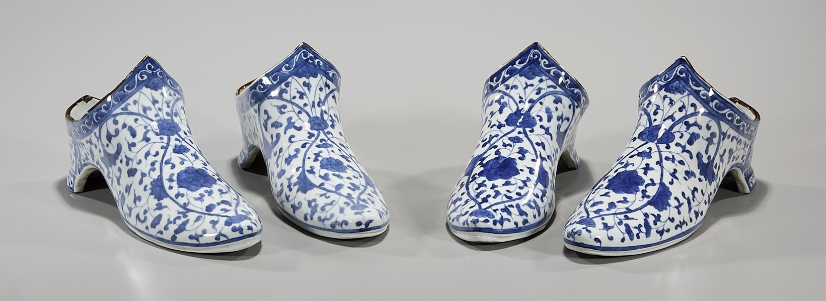 Two pairs of Chinese blue and white