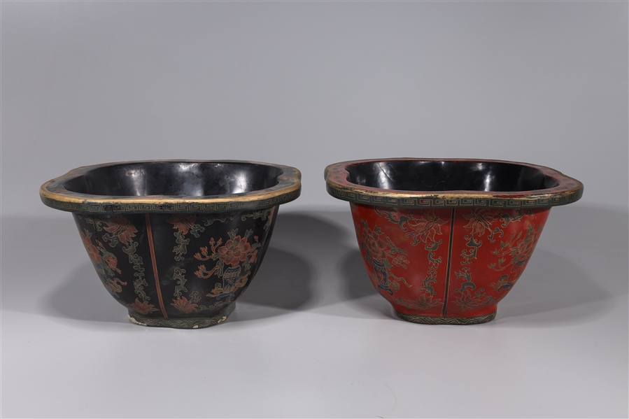 Pair of Chinese lacquered basins 2ad8dc