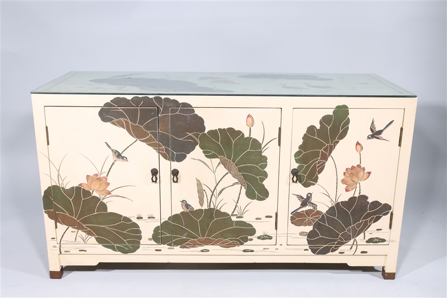 Chinoiserie cabinet with bird and floral