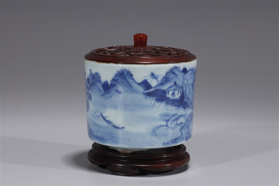 Chinese blue and white porcelain 2ad932