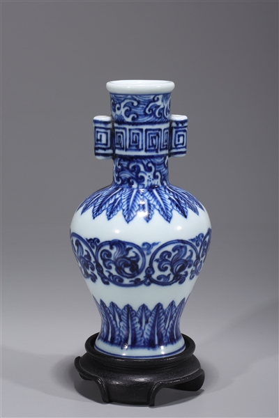 Chinese blue and white porcelain vase;