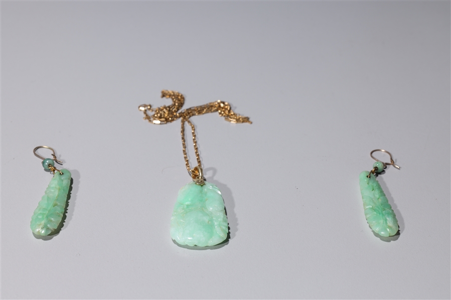 Jadeite jewelry suite including  2ad943