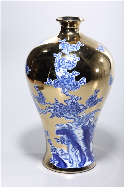 Chinese gold vase; six character