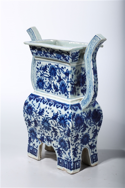 Chinese blue and white porcelain 2ada9b