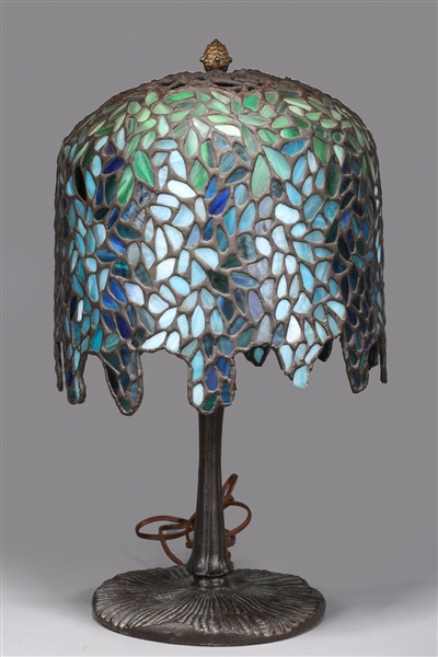 Tiffany-style leaded wisteria pattern