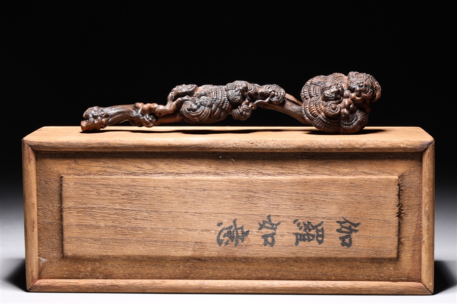 Elaborately carved Chinese wood 2abaa7