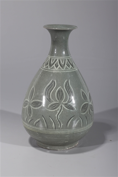 Large Korean celadon glazed vase, with