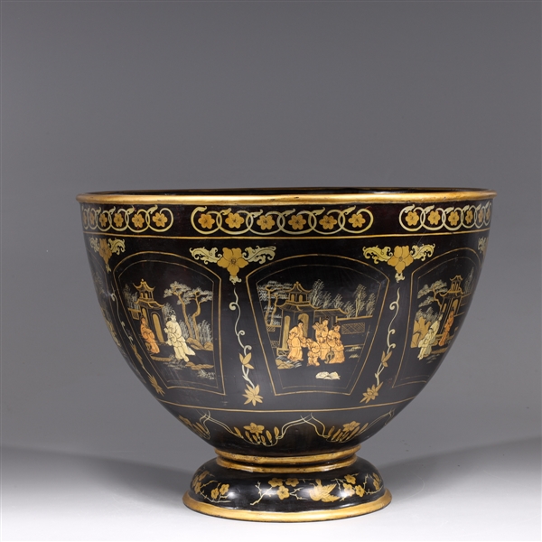 Large Chinese gilt lacquer vessel