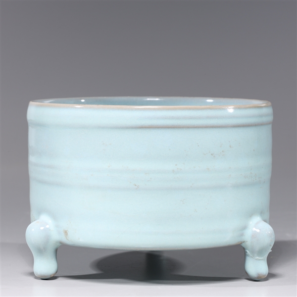 Chinese blue glazed porcelain tripod 2abc91