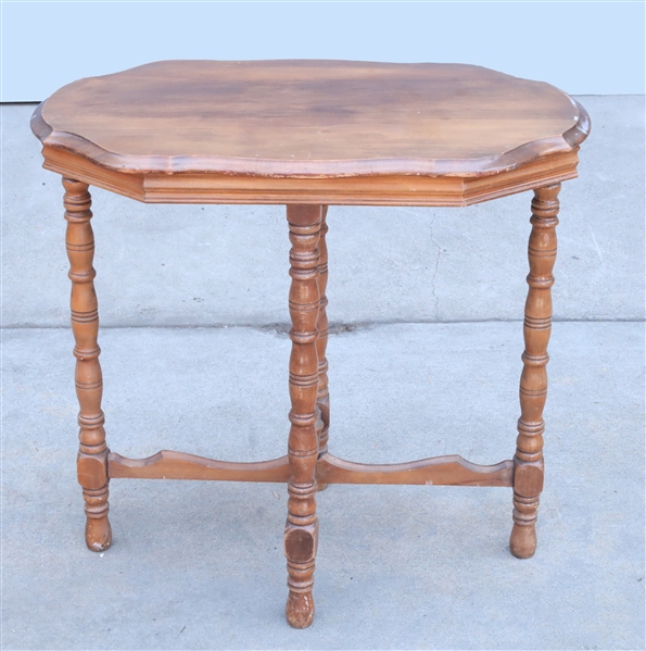 Vintage American wooden side table  2abd0b