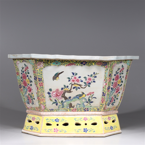 Chinese famille rose enameled porcelain 2abe29