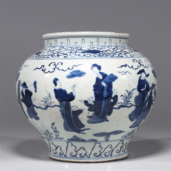 Chinese Ming style porcelain jar