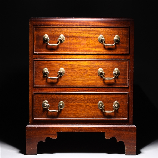 Vintage American wooden chest of 2abe92