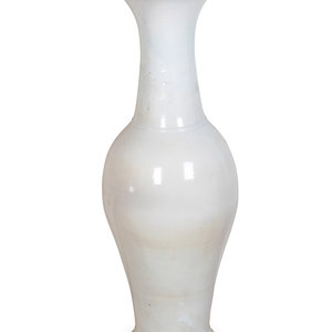 A Large Chinese White Glazed Porcelain 2abfce