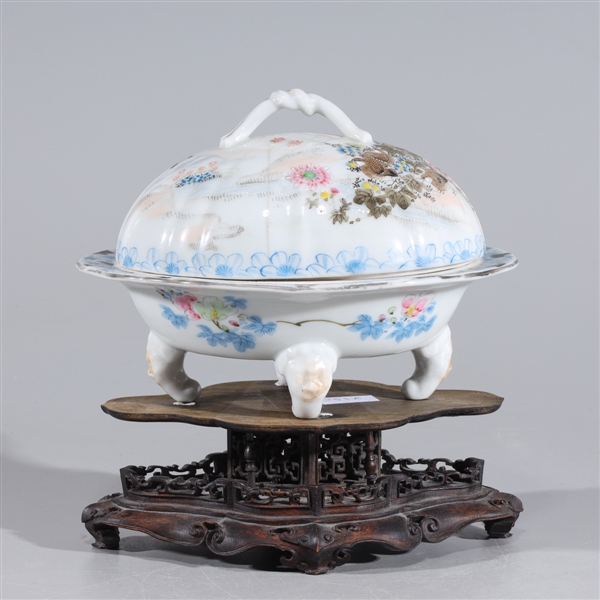 Japanese porcelain covered tureen,