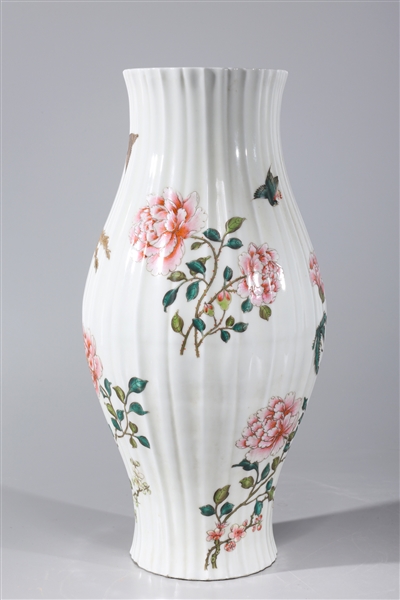 Chinese famille rose enameled porcelain 2ac273