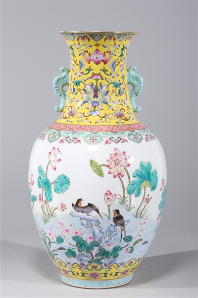 Chinese famille rose enameled porcelain 2ac295