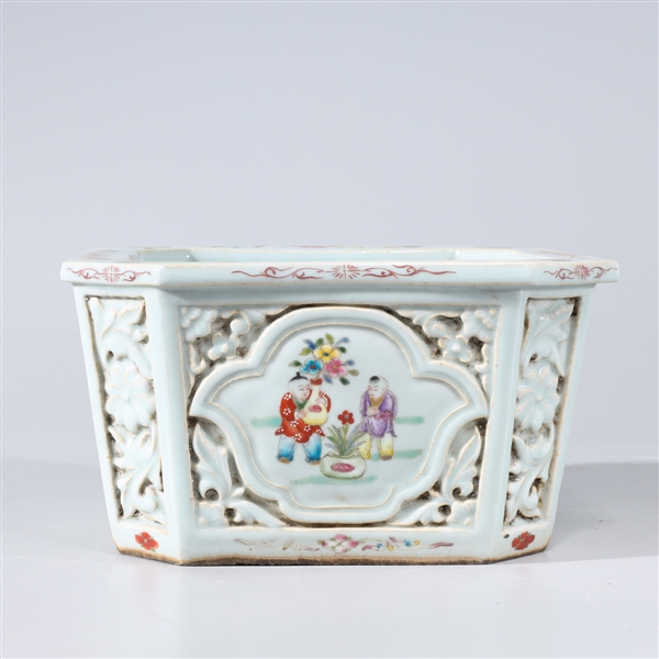 Chinese famille rose enameled porcelain 2ac2de