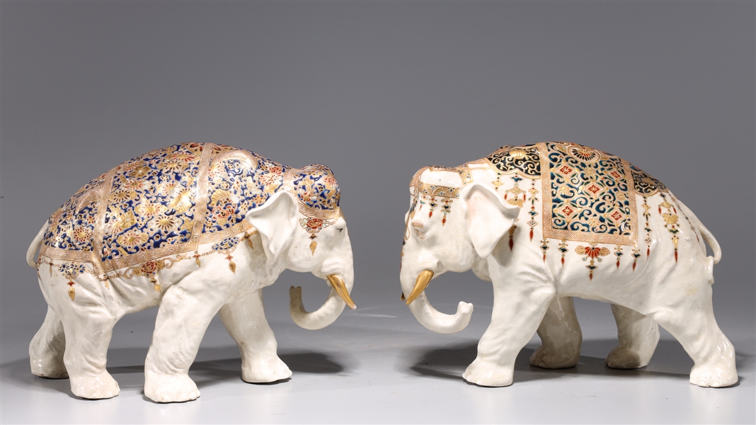 Pair of Chinese porcelain elephants 2ac349