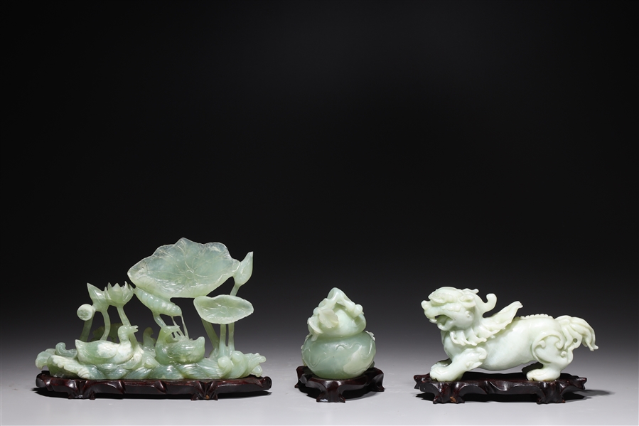 Group of three Chinese hardstone 2ac3b7