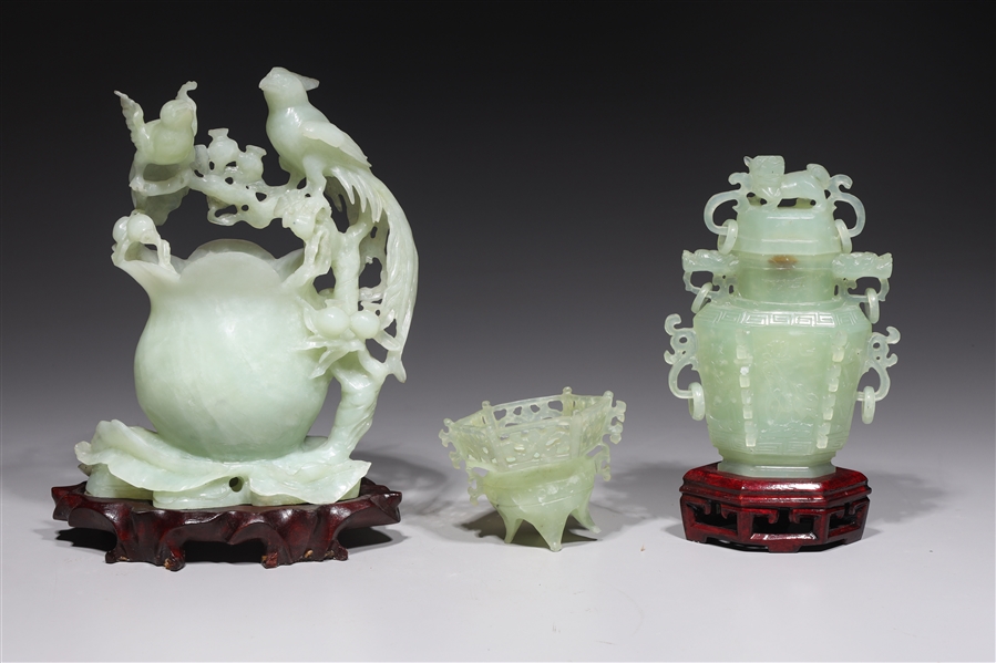 Group of three Chinese hardstone 2ac3b8